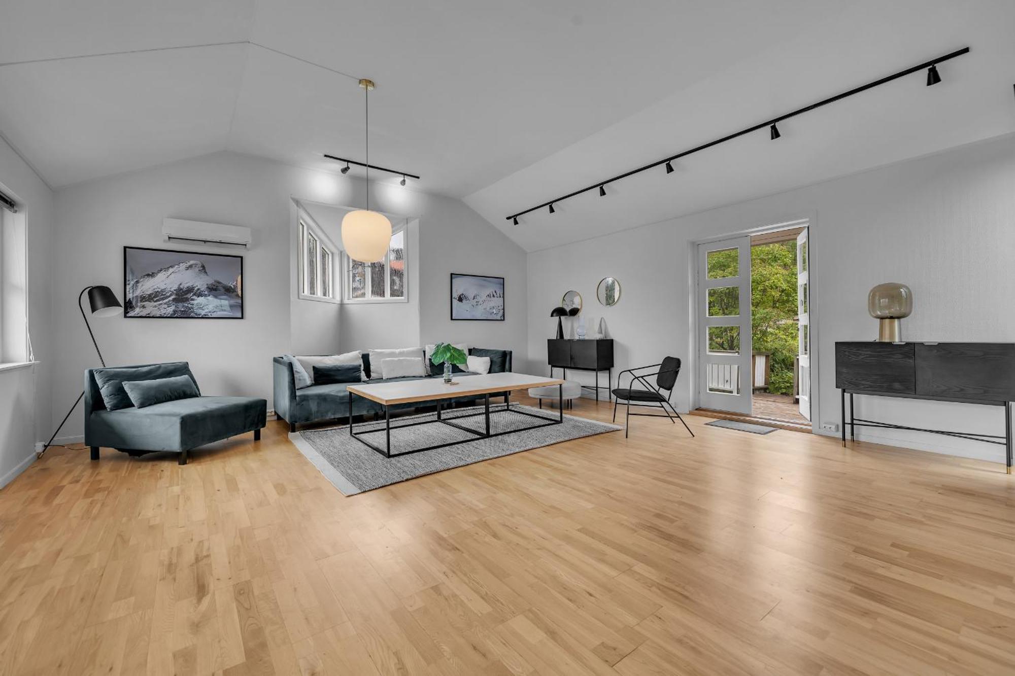 Large Modern House With A View Appartement
