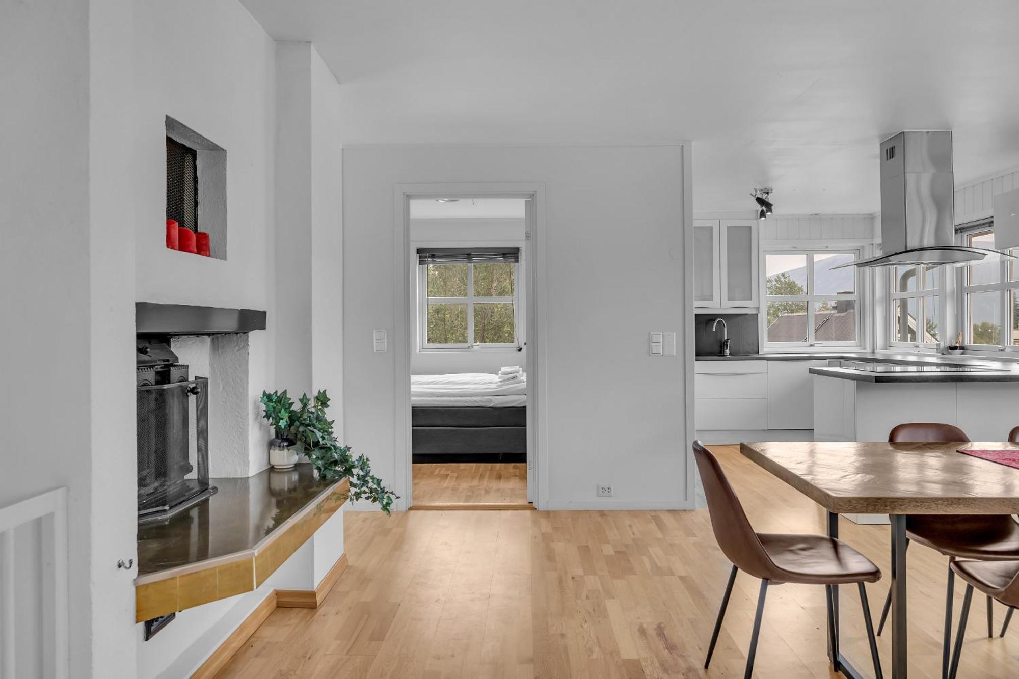 Appartement Large Modern House With A View *