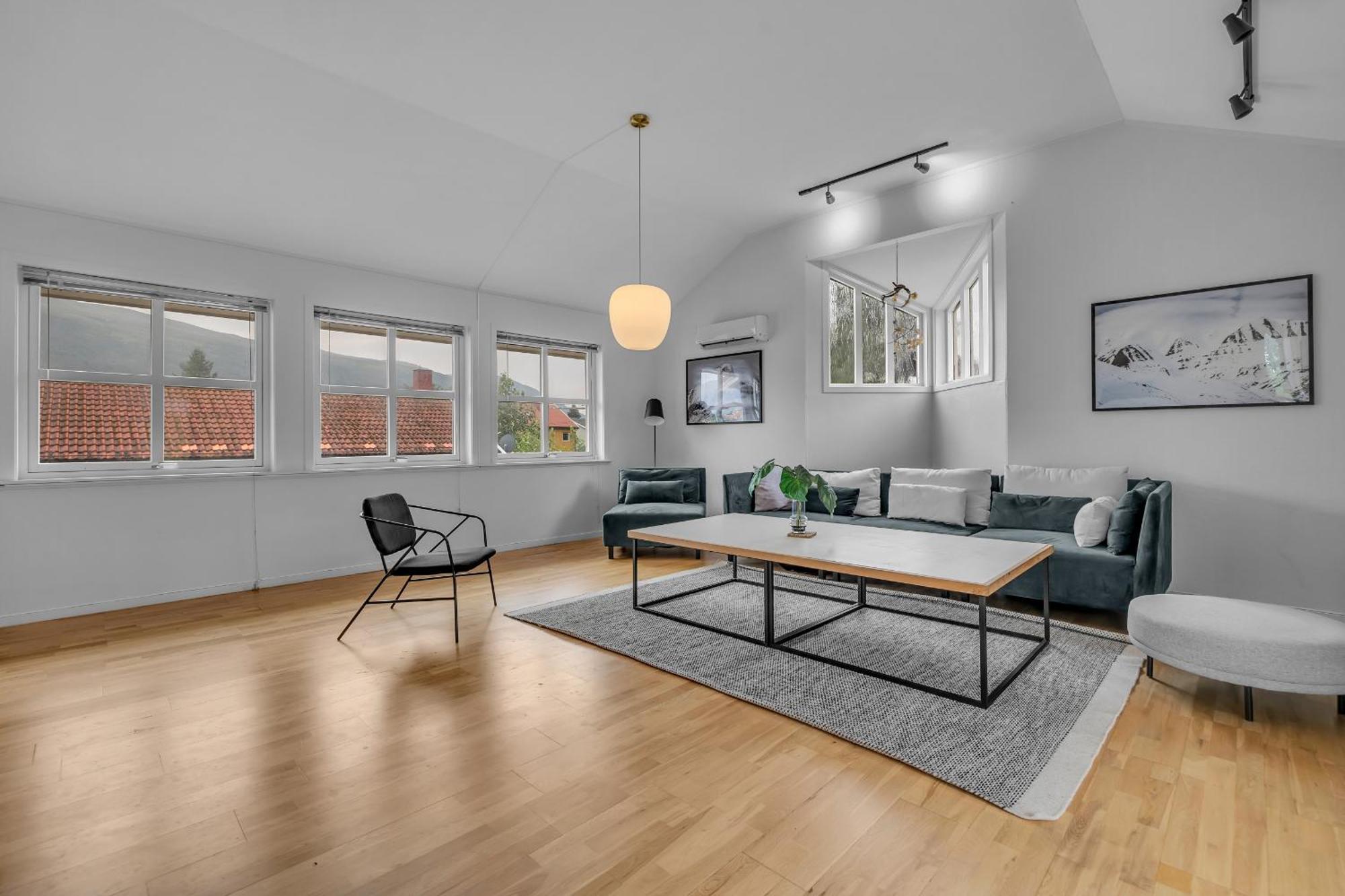 Large Modern House With A View Appartement *